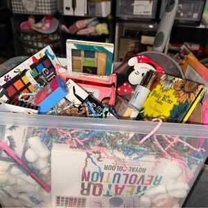 Medium drugstore make up scoop